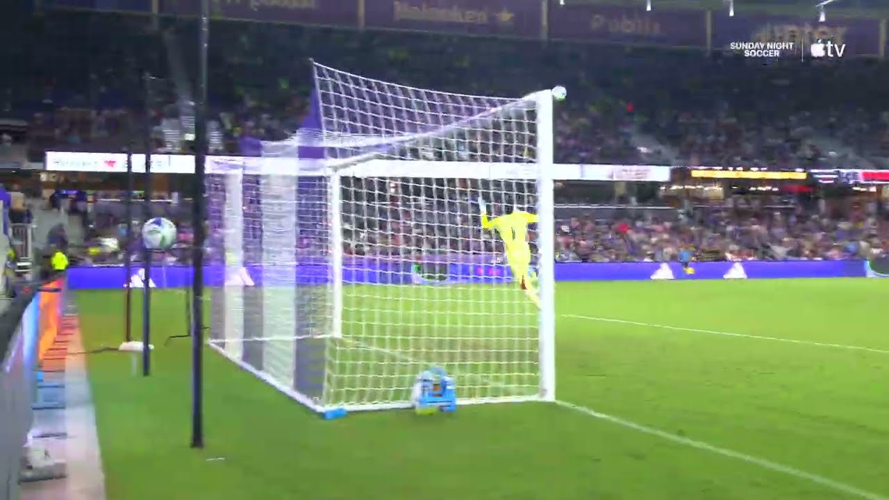 &iexcl;ATAJAD&Oacute;N DE GALLESE! Pedro Gallese evita el gol de Luis Su&aacute;rez