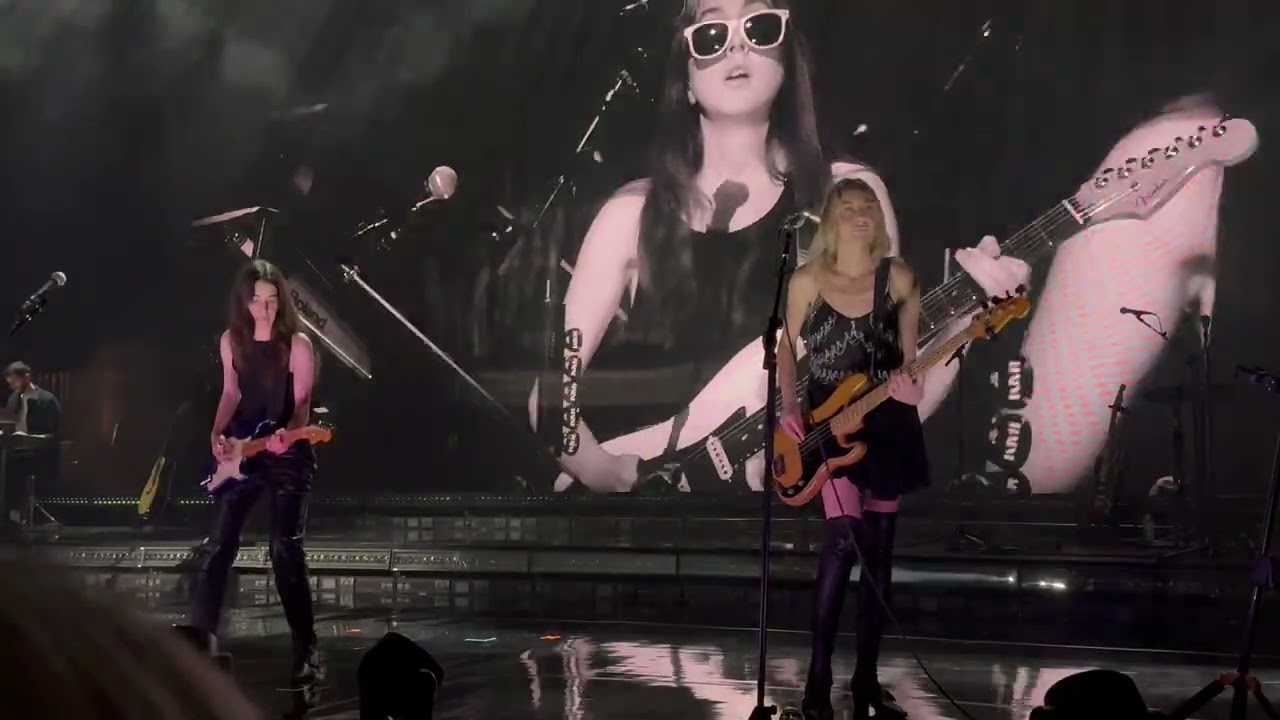 Haim Spinning Live at the Mann