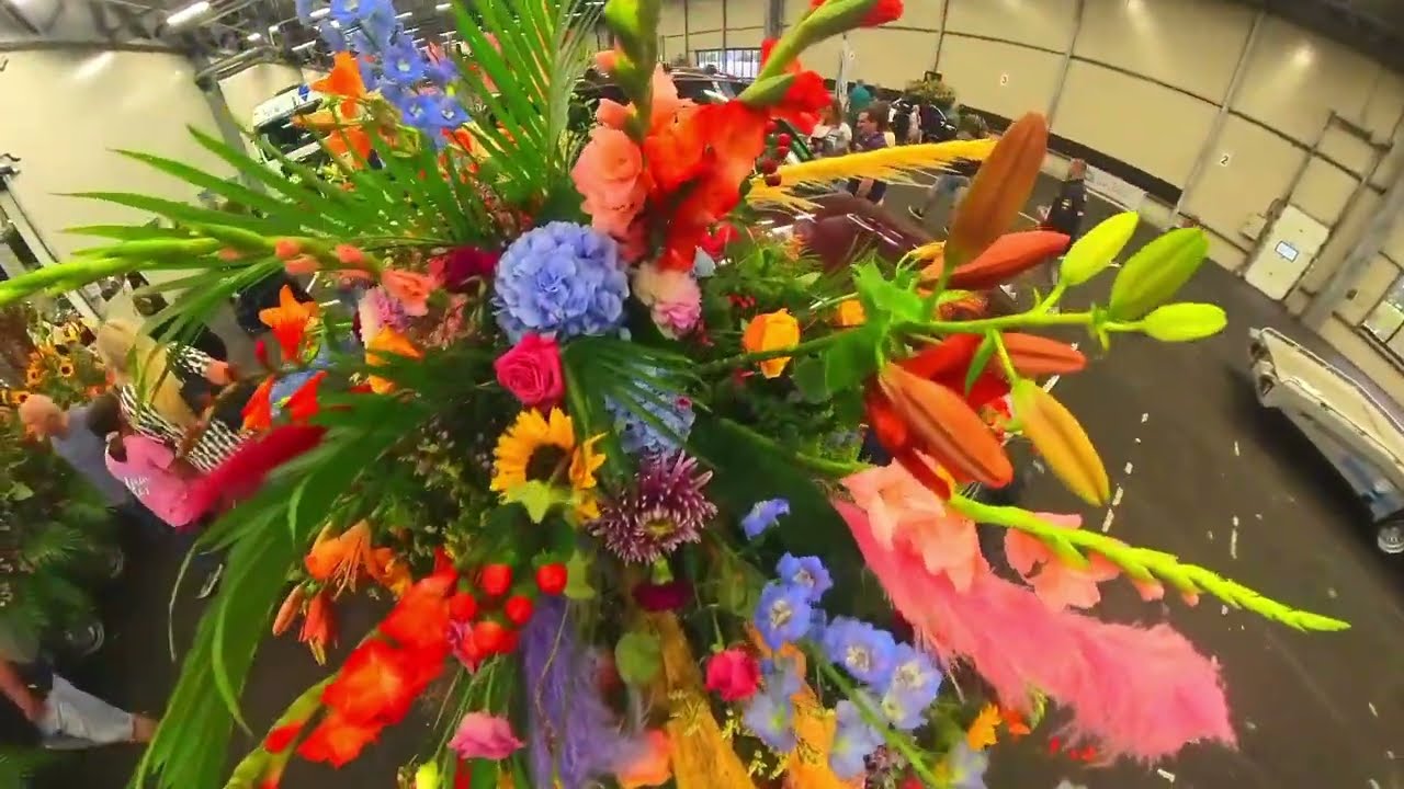Een andere kijk op . . . . Flower Parade Rijnsburg  (Met een 