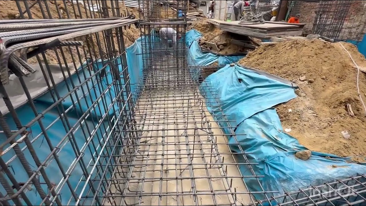 Cimentación conformada por zapatas corridas y vigas de cimentación.