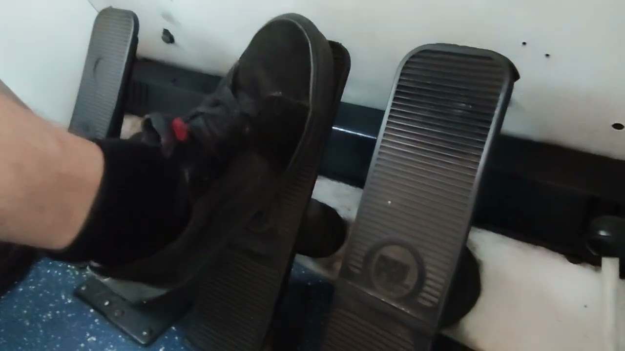 Trojpedál v trolejbusu: ukázka řízení Škody 15 TrM