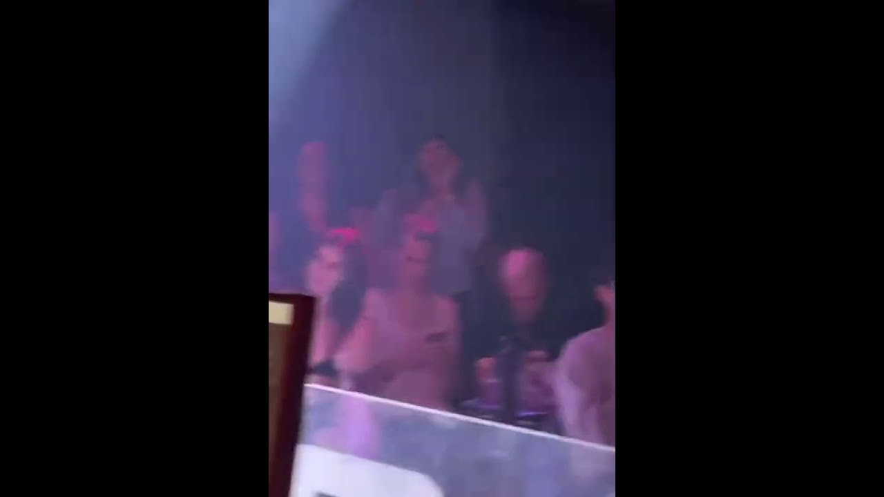 Stan Twitter: Balding, big forehead twinks taking up space at a drag show!