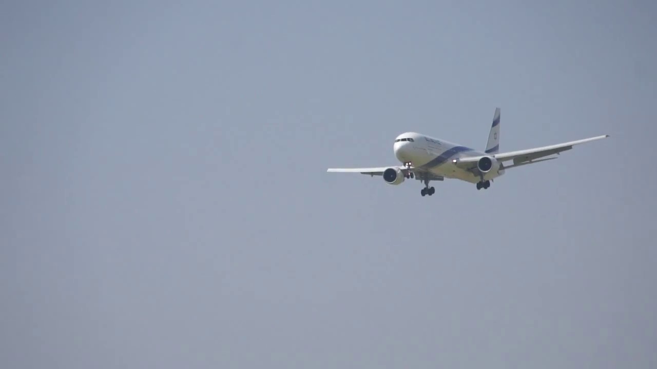 EL AL Boeing 767 Landing in Ben Gurion airport, Israel.
