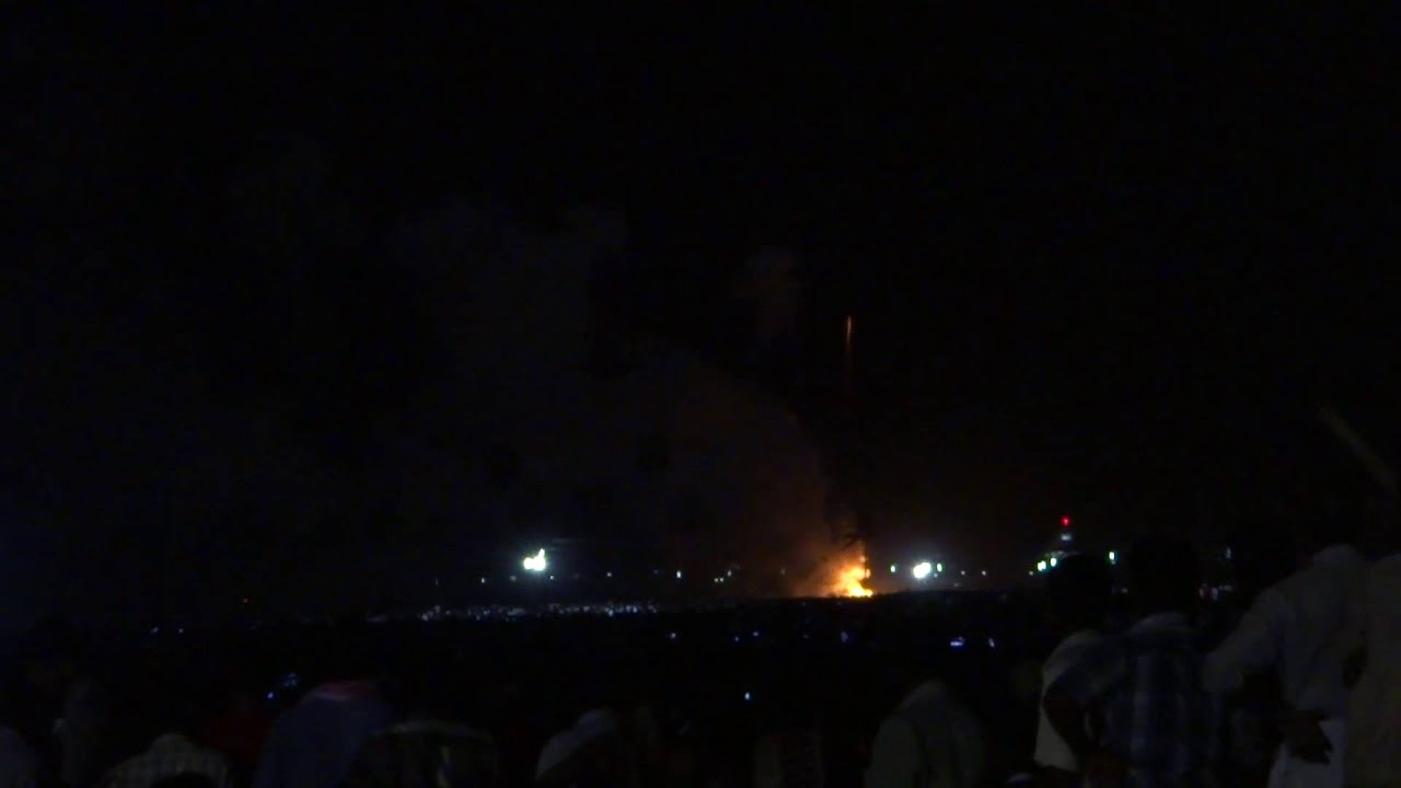 Nenmara vallangi fireworks 2013