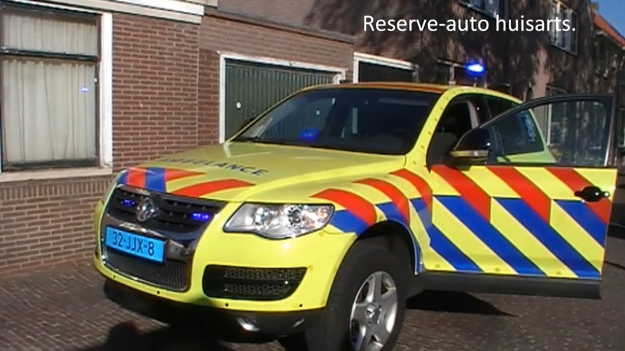 !!PRIMEUR!! (met botsing ambulance) reserveauto huisarts & 13-194 A1 Kermergracht Monnickendam.
