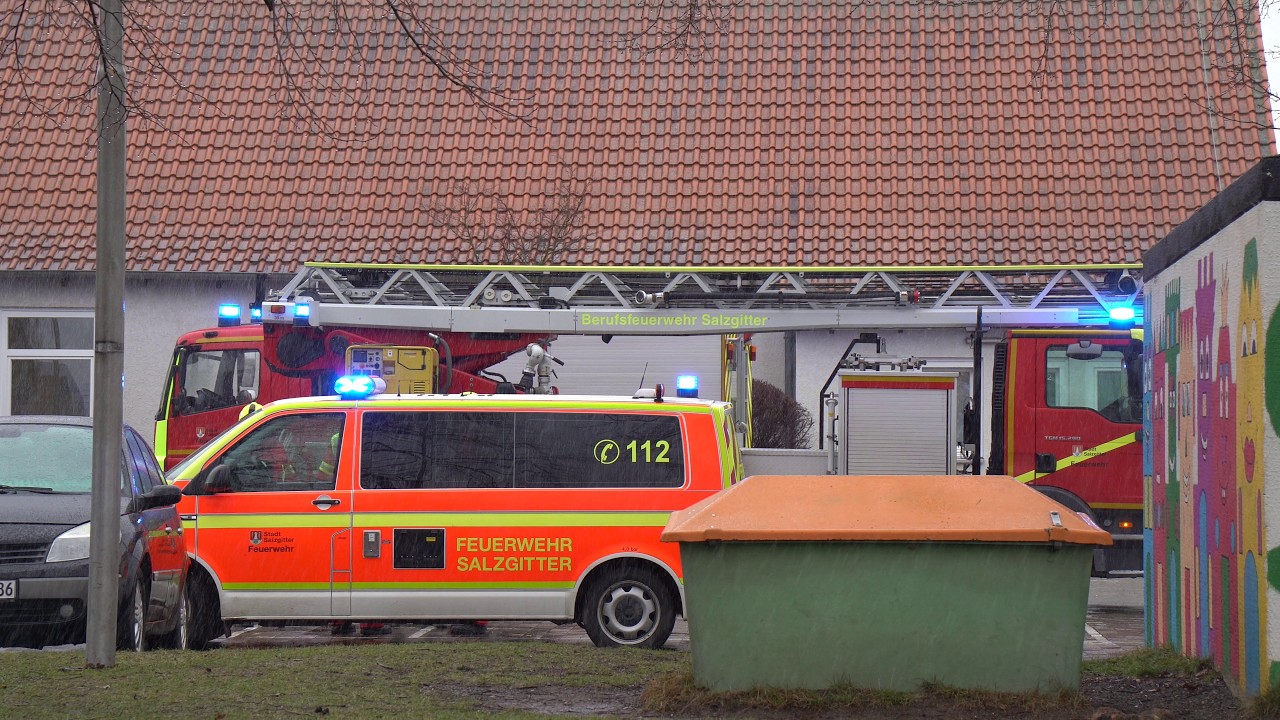 [ERNEUT EINSATZ AN SCHULE IN SALZGITTER] Feuerwehreinsatz an Grundschule in SZ-Lesse am 13.02.2026