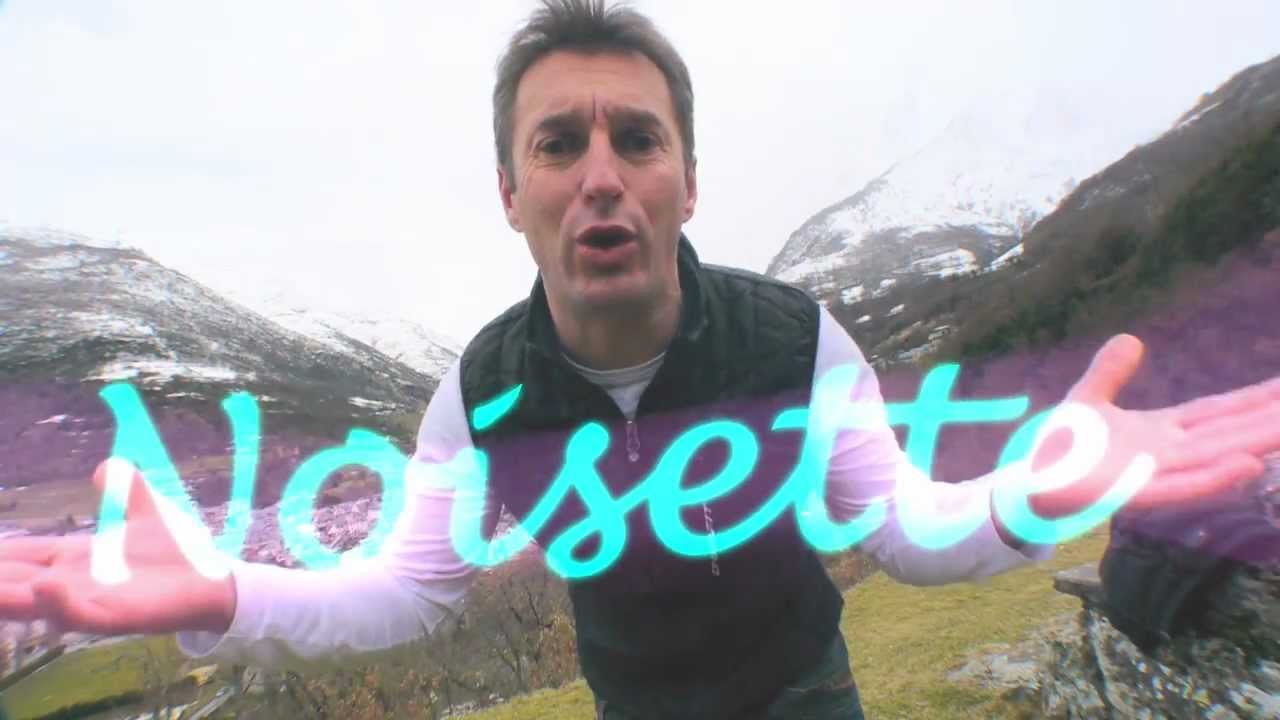 Noisette - Coup De Foudre Au Prochain Village - Sur les chemins