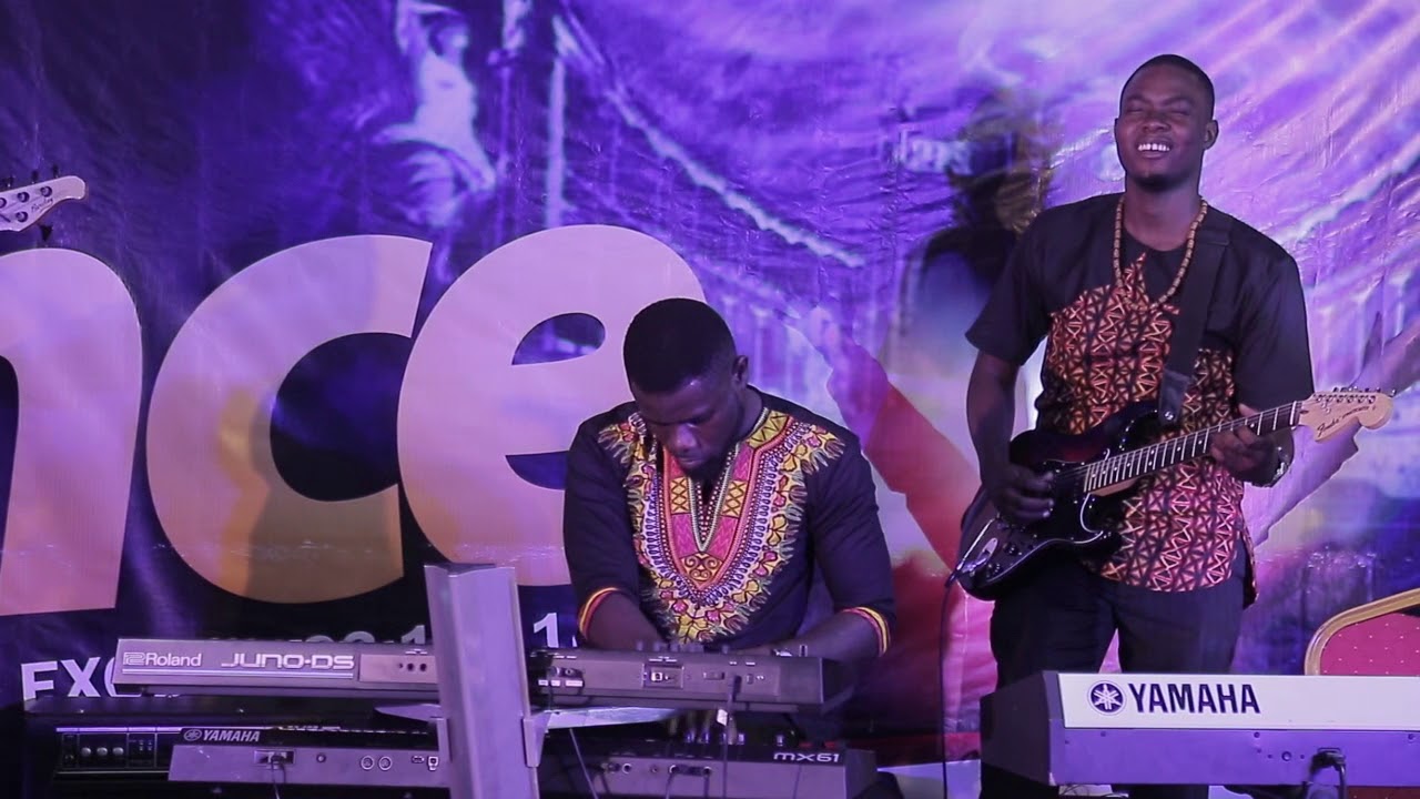 BEST AFROFUSION DRUMMER FROM GHANA PERFORMS HAIL THE KING WITH HIS BAND