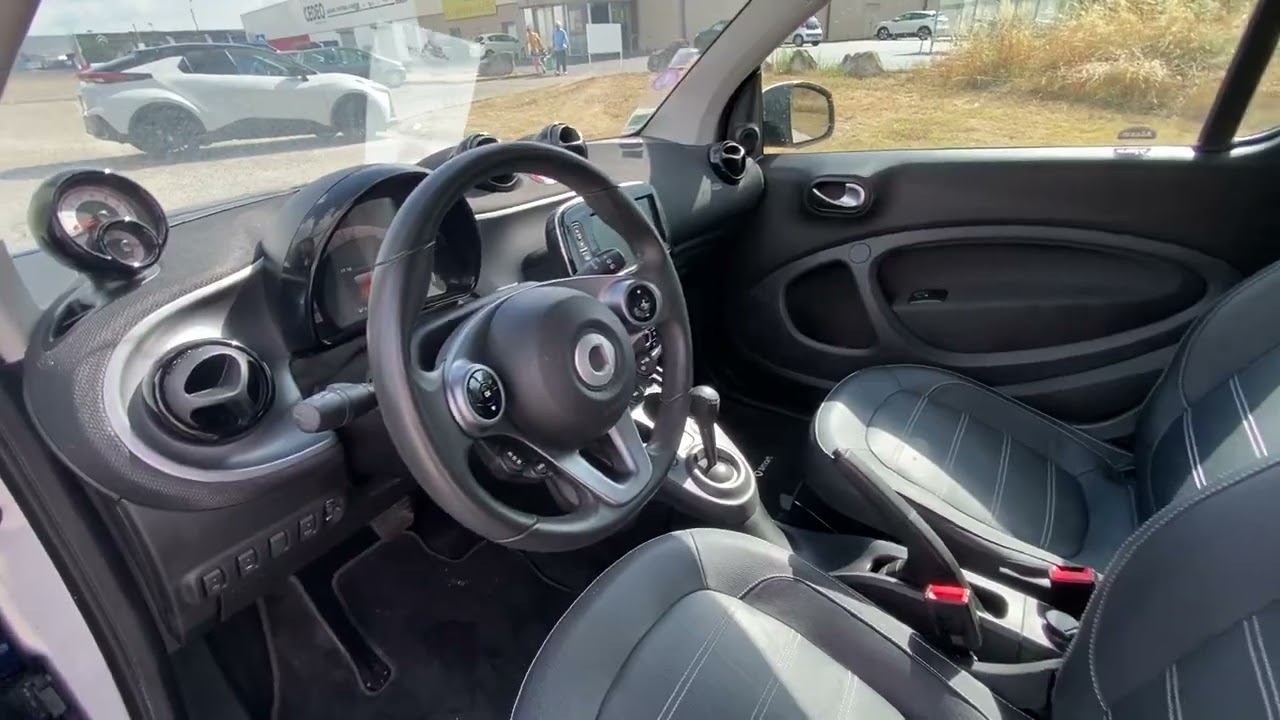 SMART FORTWO 1.0 i 71 PRIME TWINAMIC BVA // TOIT PANORAMIQUE - SIEGES CHAUFFANTS - CAMERA DE RECUL