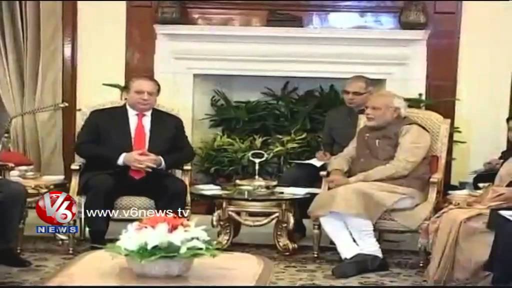 Nawaz Sharif Attends For Namaz  In Jamma Masjid