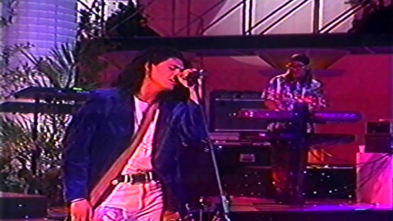 Caifanes - Amarrate a una Escoba y Vuela Lejos [En Vivo 1991] HD