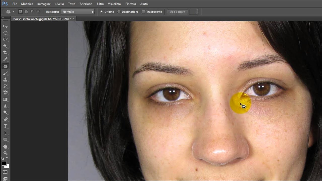 Come togliere occhiaie o borse sotto gli occhi con Photoshop.