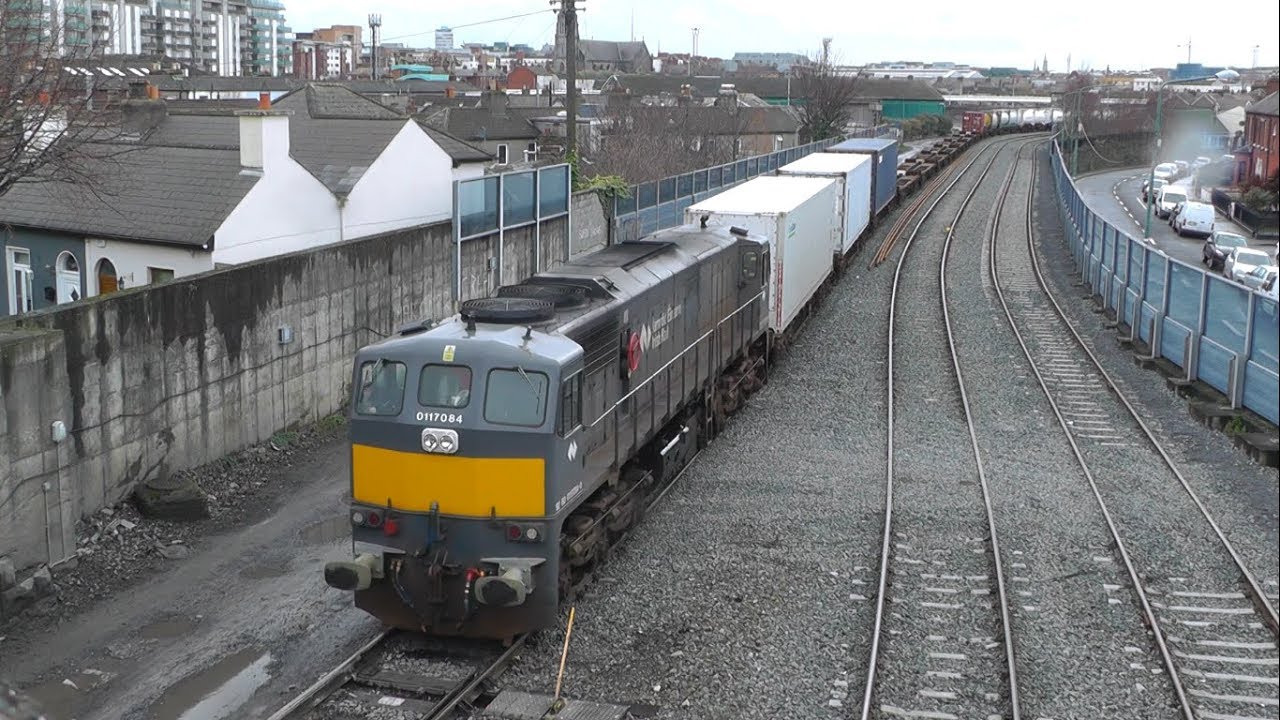 IÉ 071 class loco No. 084 with IWT Liner @ North Wall & Alexandra Road, Dublin