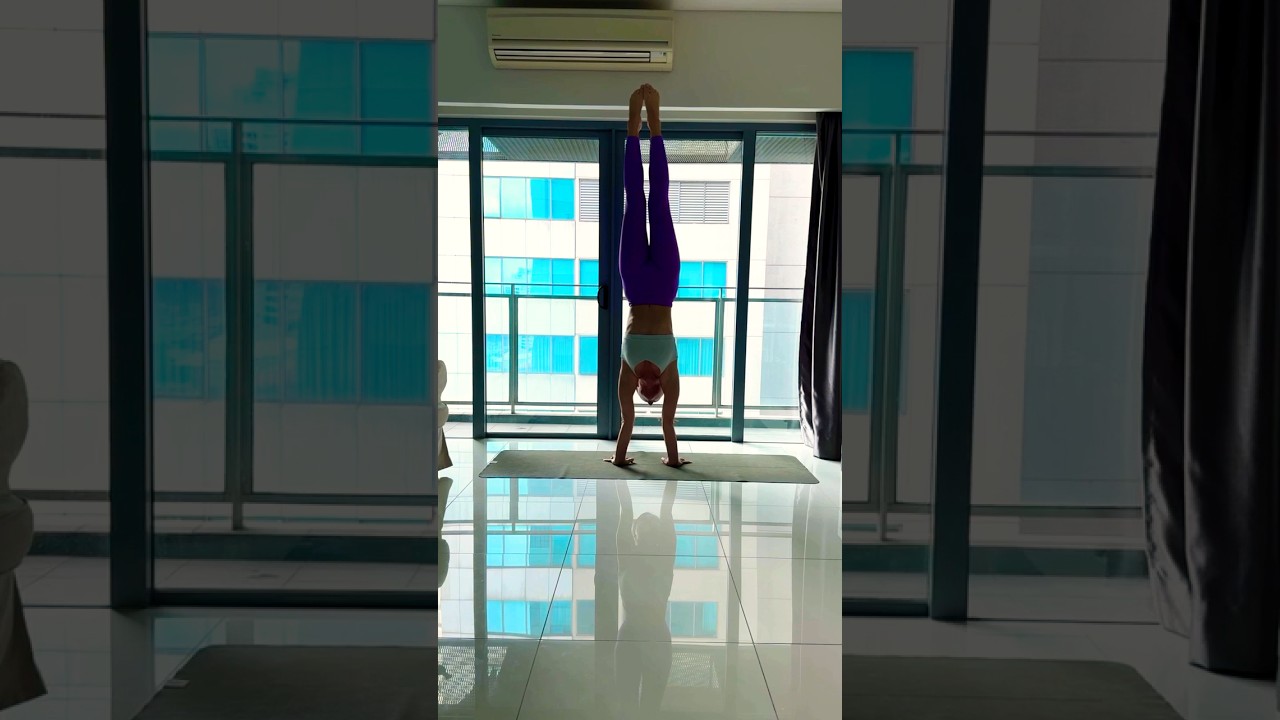 4k stretching in the apartment #yoga  #stretching #viral #shorts   #trending