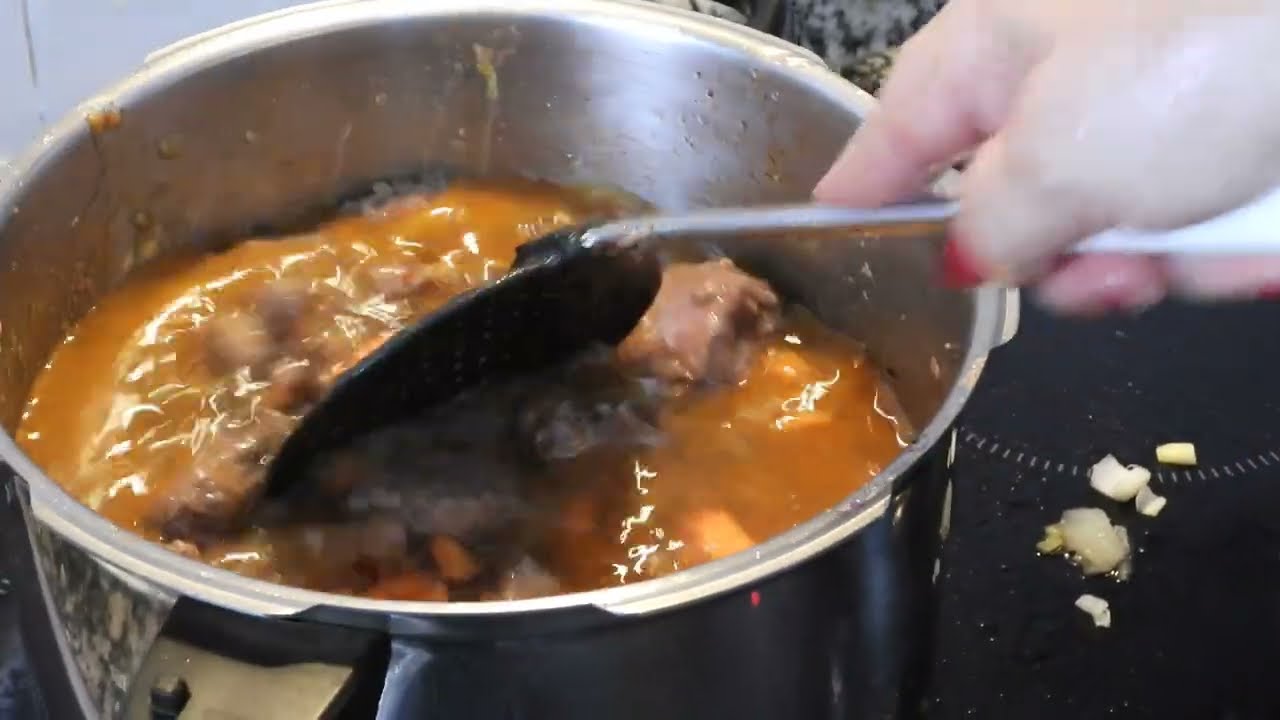 guiso de corzo🦌con burbujas mama Txus tierna y sabrosa, carne de CAZA 100% ECO en olla a presión y🍷