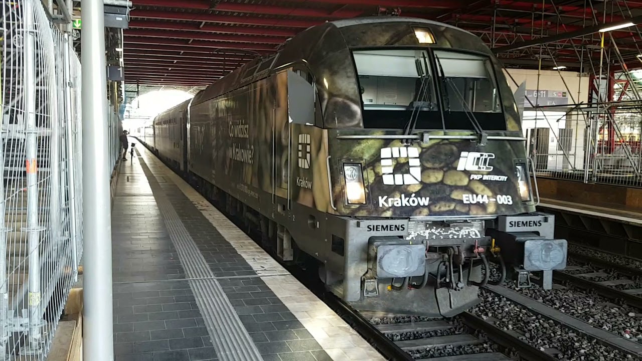 Loc EU44 003 vertrekt met nachttreinen van Ostbahnhof naar Boedapest, Przemysl en Wenen