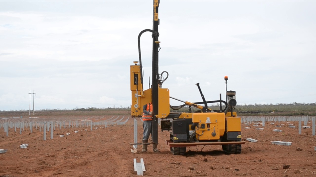 Orteco HD1000 pile driver in action