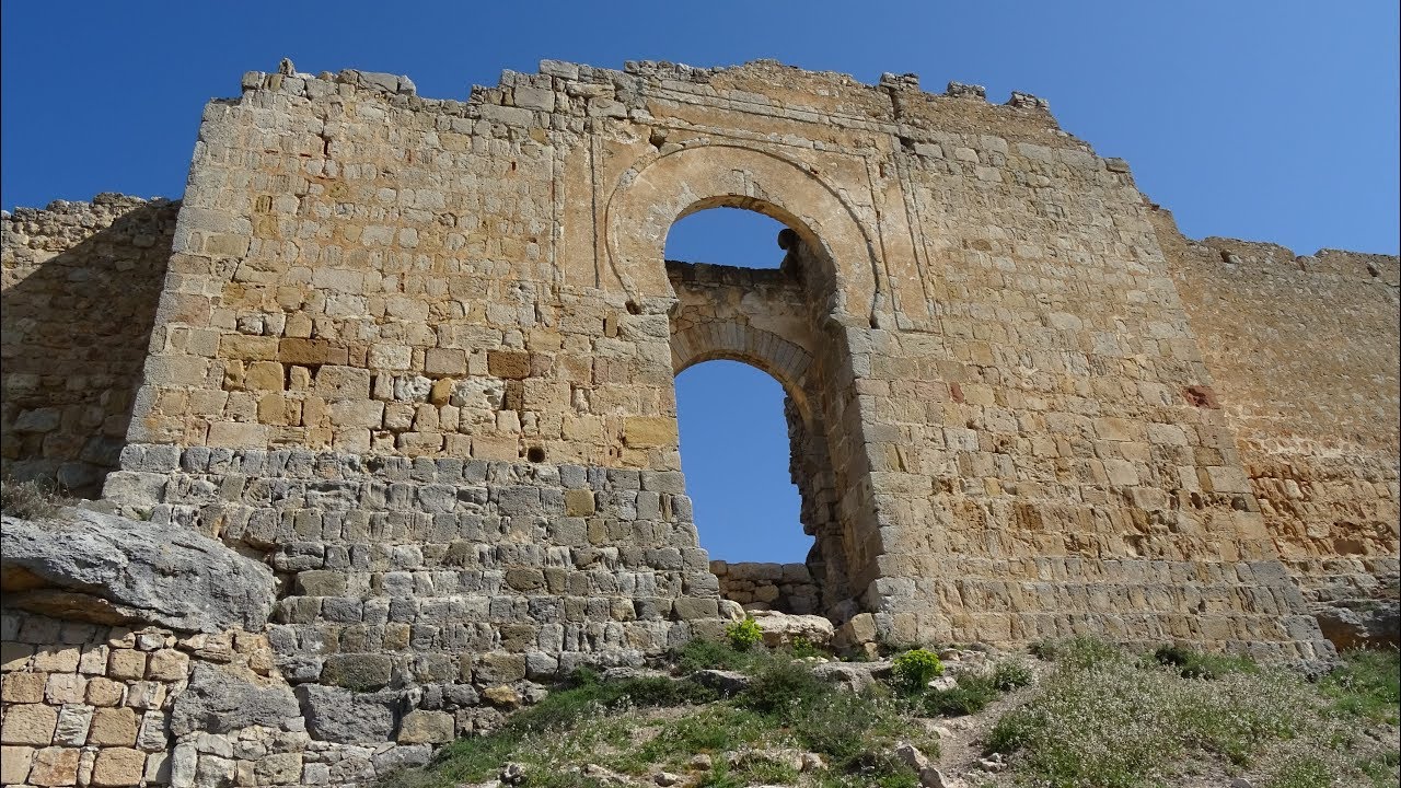 Explorando Castillo de Gormaz (Soria)
