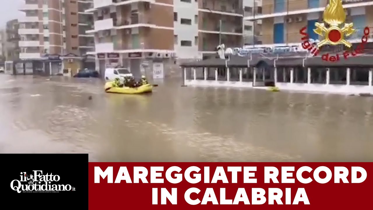 Nubifragi record in Calabria, la mareggiata a Catanzaro costringe le persone ad abbandonare le case