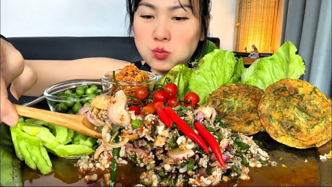 Thaifood ASMRก้อยไข่มดแดงเปรี้ยวเผ็ดกำลังมีเยอะในช่วงนี้กับชะอมไข่อร่อย Aat egg salad MUKBANG SHOW 