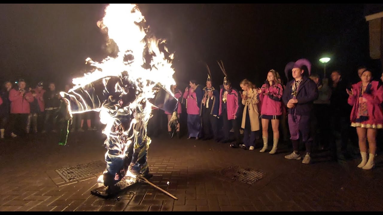 Poppen branden in de Achterhoek als afsluiting van carnaval