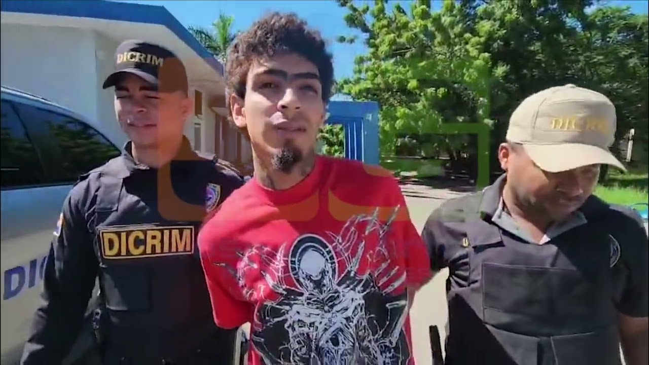 Se entregaron dos jóvenes acusados de quitarle la vida a un ex policía durante un atraco en Santiago