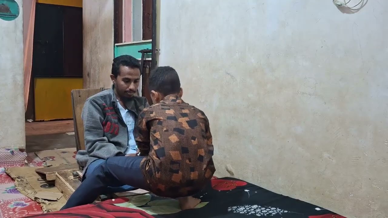 الإعاقة ليست في الجسد بل في الاراده | قصه كفاح ومناشده انسانية من اليمن 