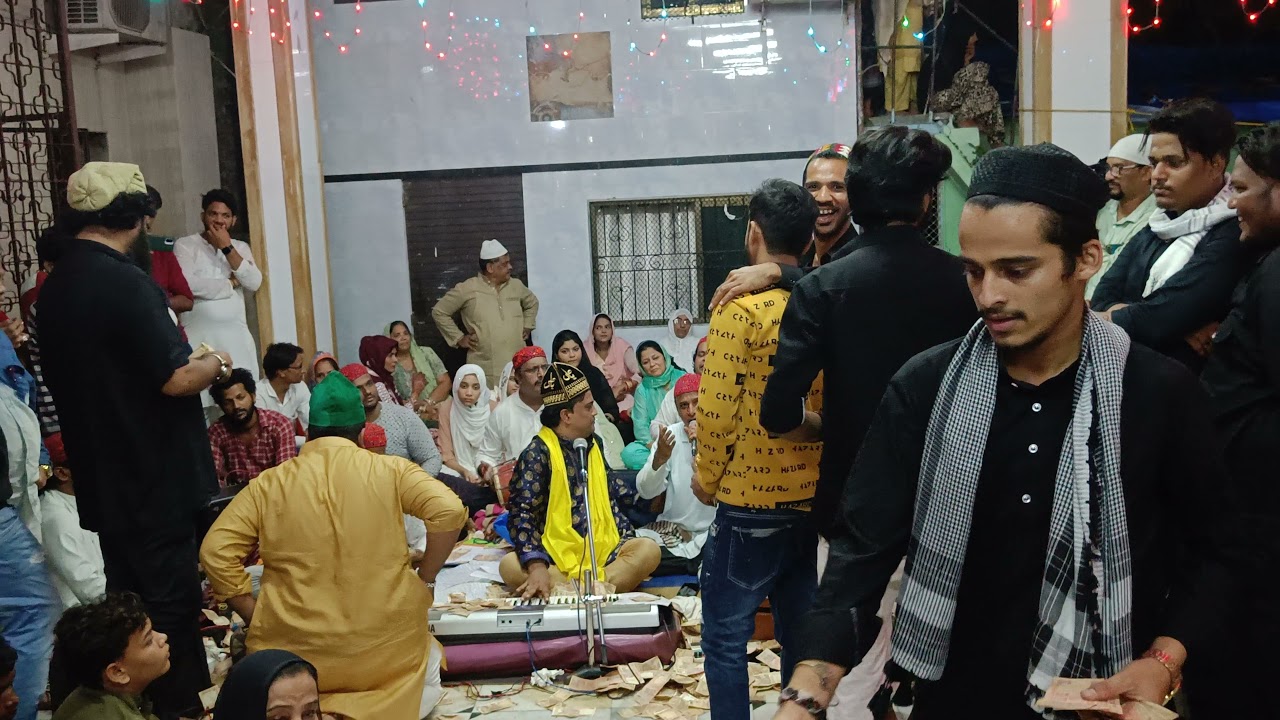 the 👑 king 👑 of Wadala 🥰Baba Barkat Ali Shah dargah 🥰.  qawali program singer guljar Naza 😊