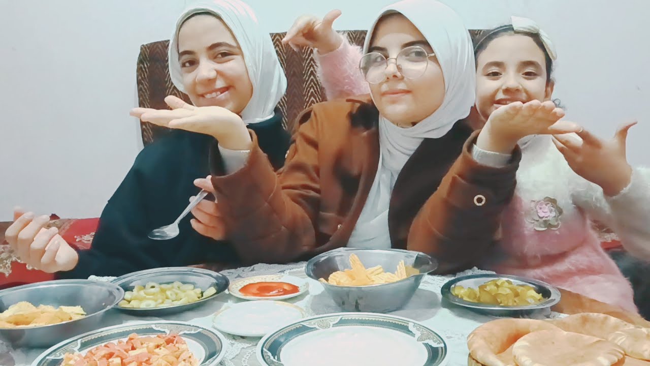 تحدى الأكل 😋 والعقاب 🙆 يا عينى عليه 🥳