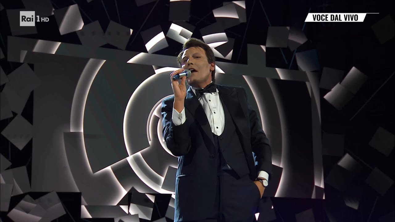 Ciro Priello canta 