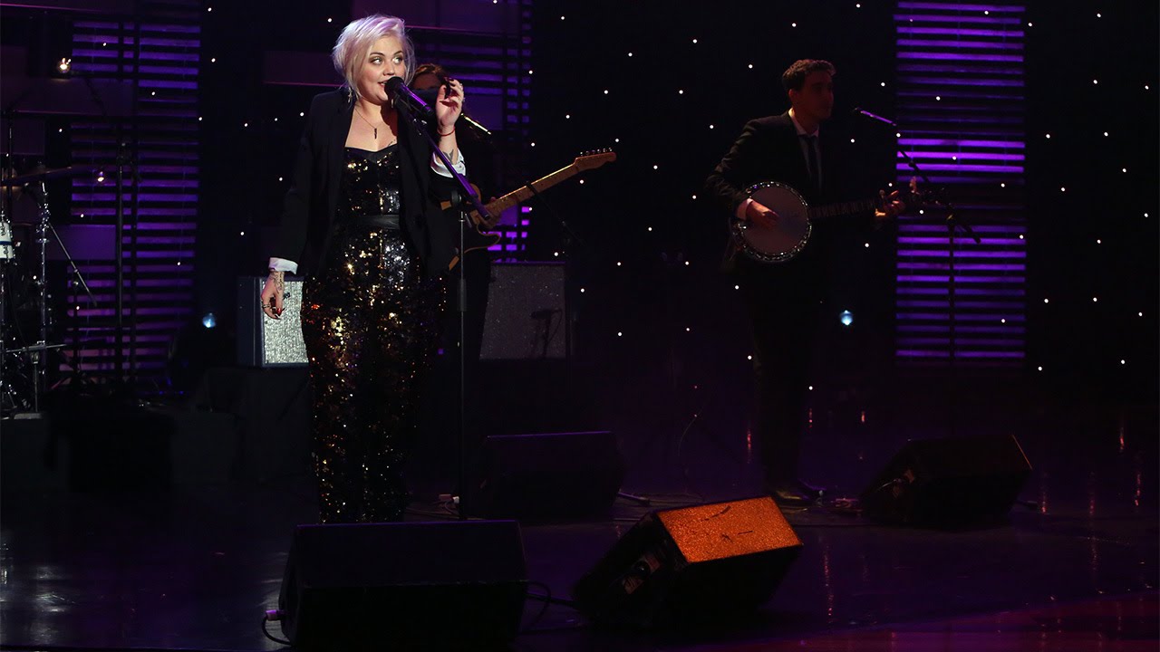 Elle King Performs 'America's Sweetheart'