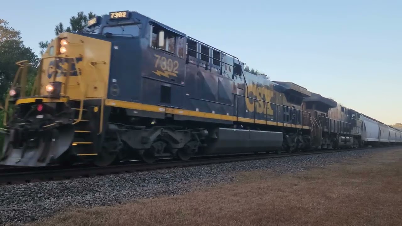 CSX Engine 7392 Leading train m400