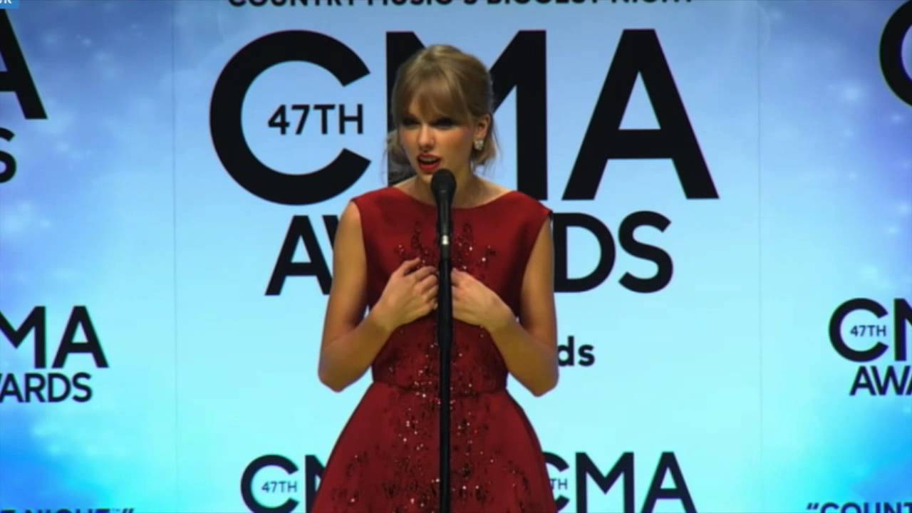 Taylor Swift Backstage CMA 2013 Interview