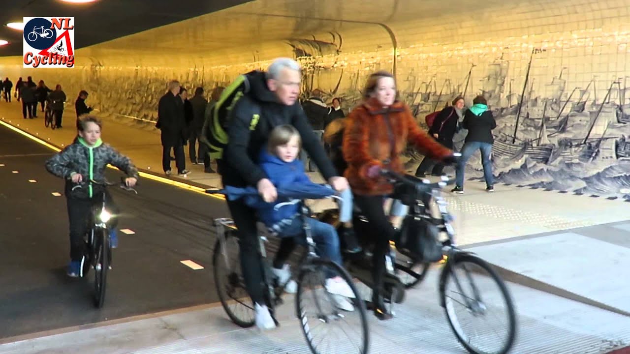 Tunnel for walking and cycling under the Amsterdam Central Station