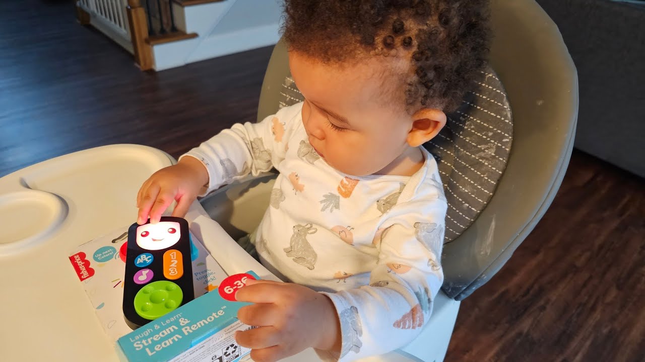 Unbox - Fisher Price laugh & Learn Stream and Learn Remote