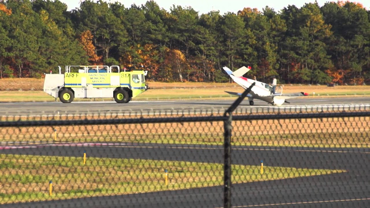Hyannis Airport Emergency Landing Nov 10, 2014
