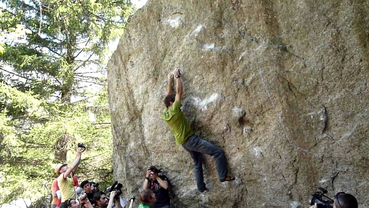 Melloblocco 2011 - Chris Sharma on English Dream 8A+/B