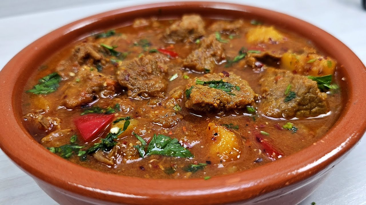 MAĐARSKI GULAŠ - Originalni recept za juneći gulaš. Meso u finom saftu