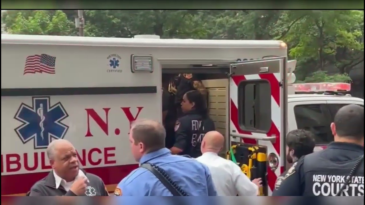 Two Court Officers Stabbed at Manhattan Courthouse