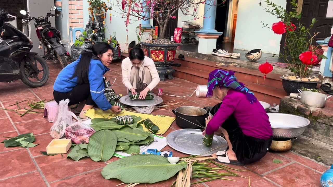 Gói bánh chưng cùng gđ Mai