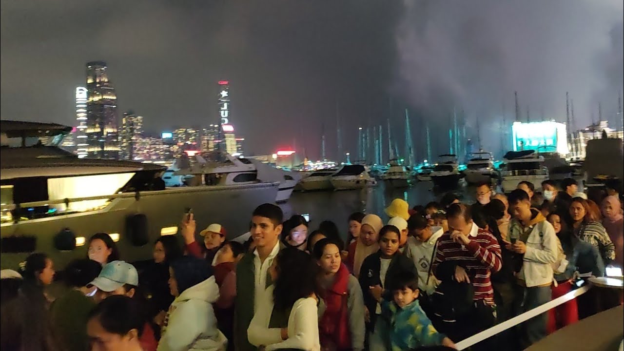 Happy Lunar New Year.. Beautiful fireworks #chinesenewyear #kungheifatchoi #hongkong