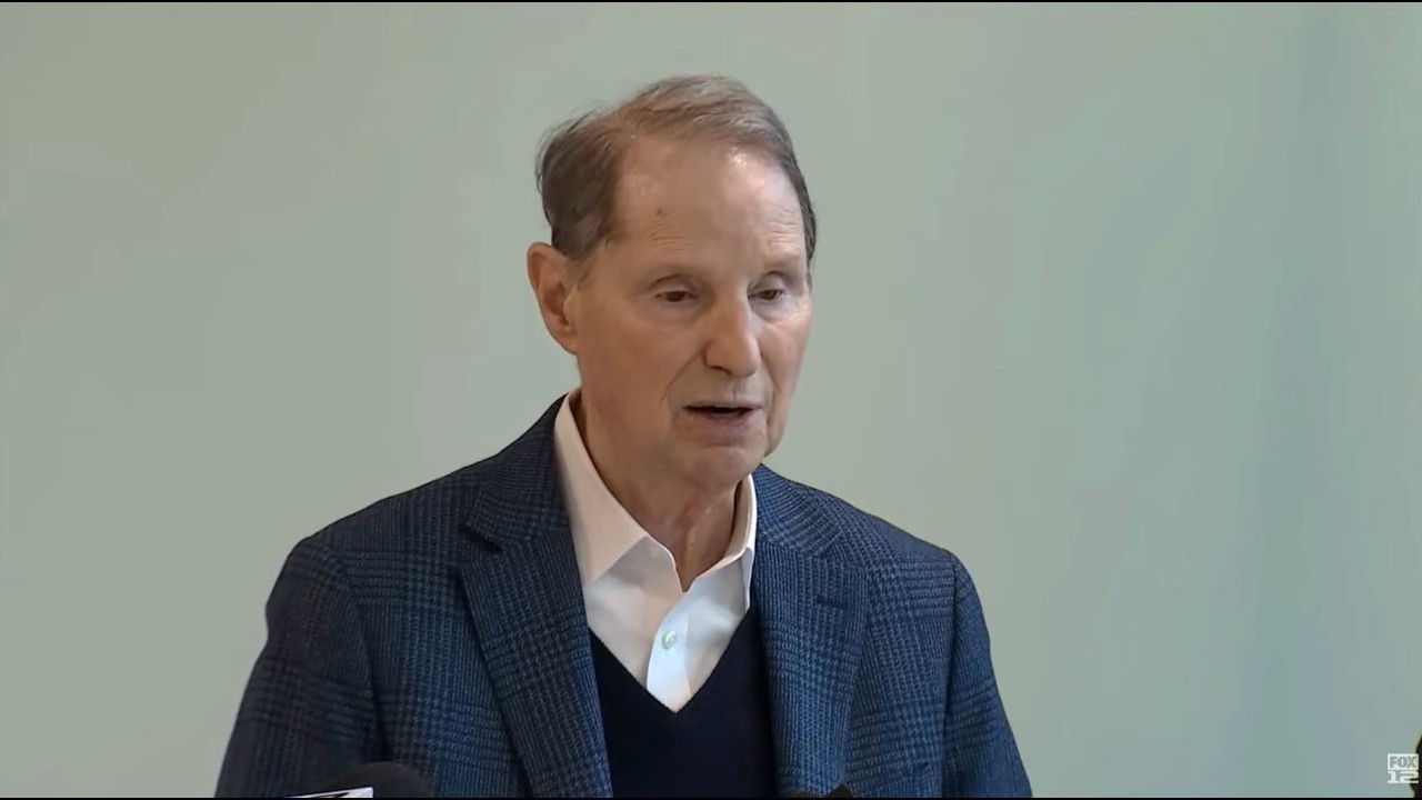 Sen. Wyden speaks ahead of upcoming Senate debate over DHS funding
