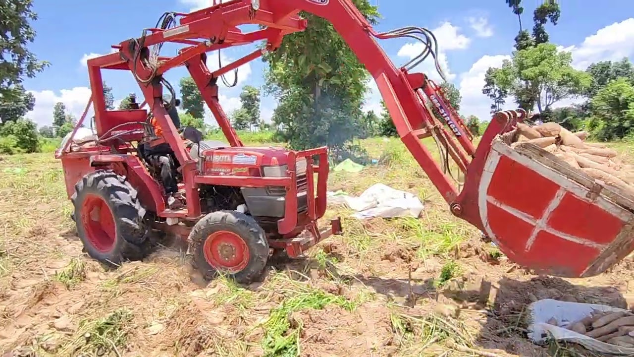มือใหม่หัดขับ ตักมันใส่หกล้อกว่าจะได้แต่ละตัก  #รถไถนา  #มือใหม่  #farming   #เกษตรกร   #ชาวไร่