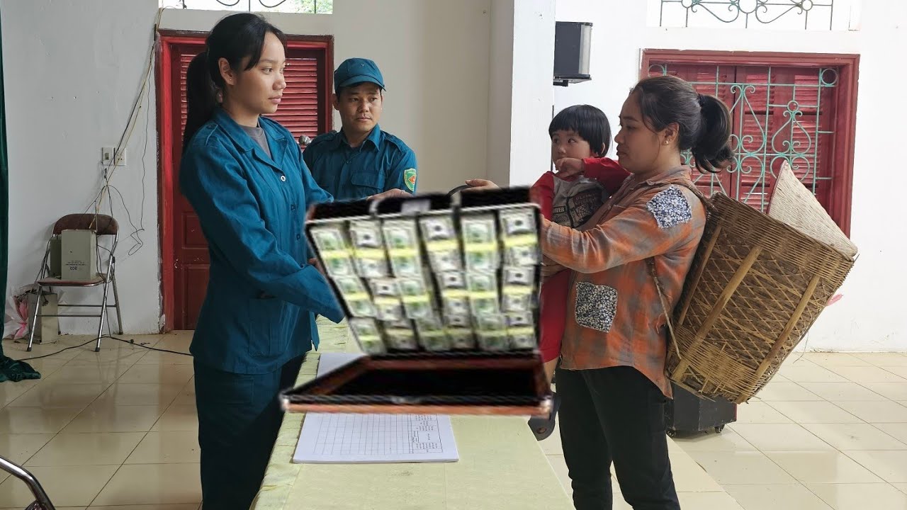Single mother returns suitcase of money to police on rainy day and gets help