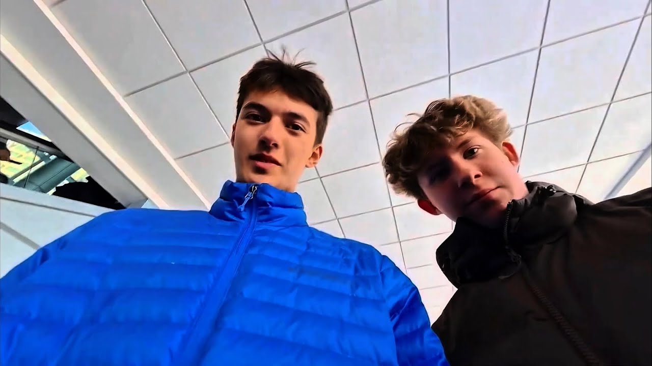 Автосалон Торонто