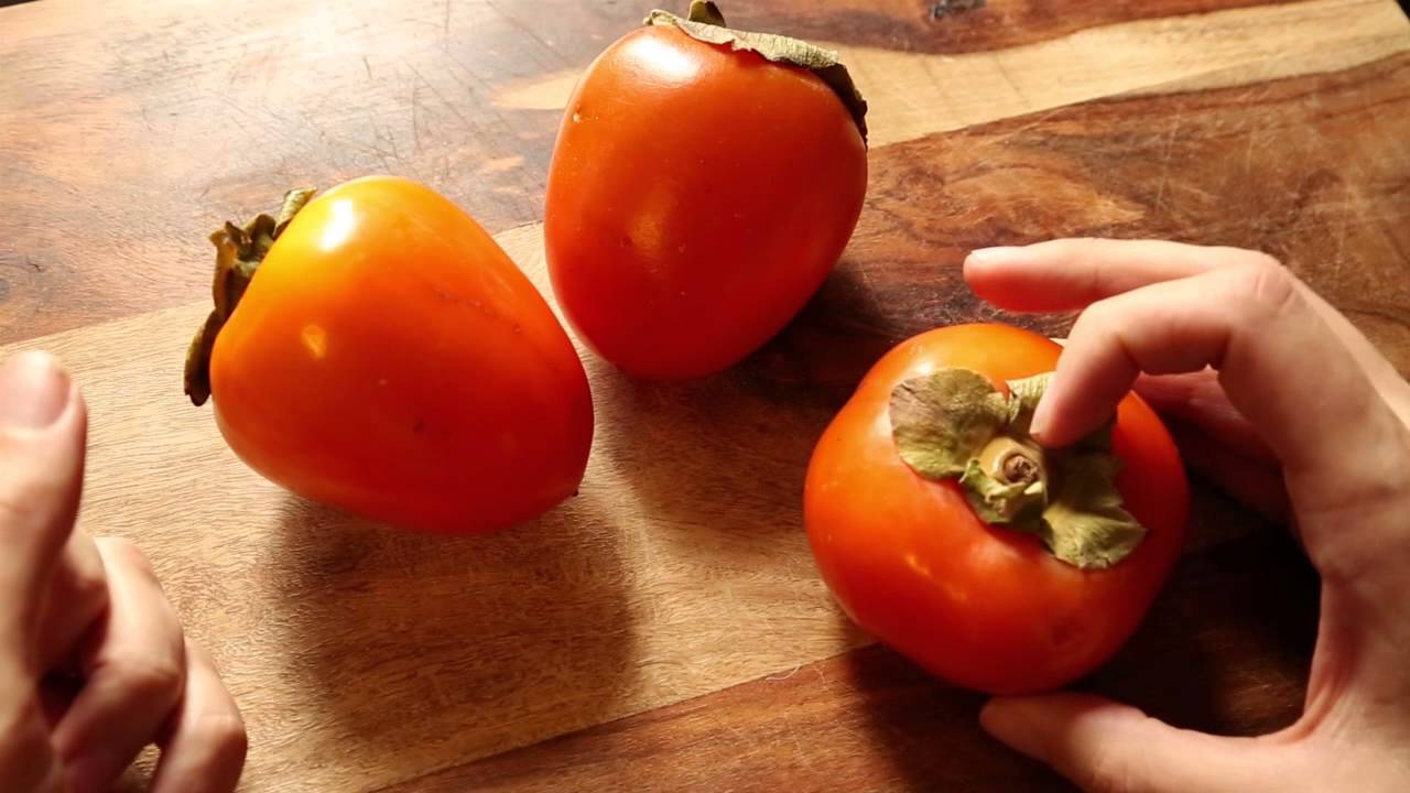 How to eat a persimmon and know if it's ripe