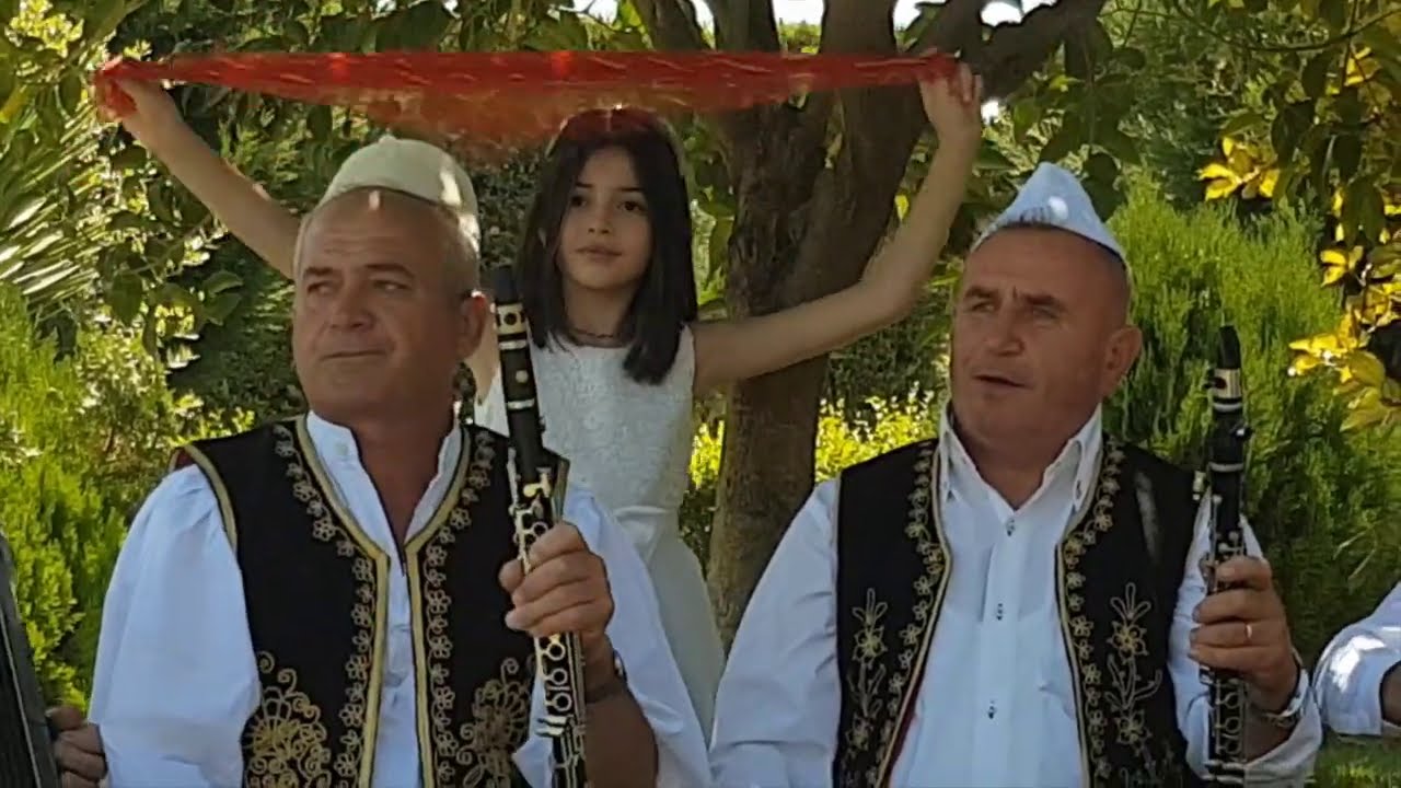 Cke moj Zoge qe po Qane - (Sofra Myzeqare) (Oficall HD)