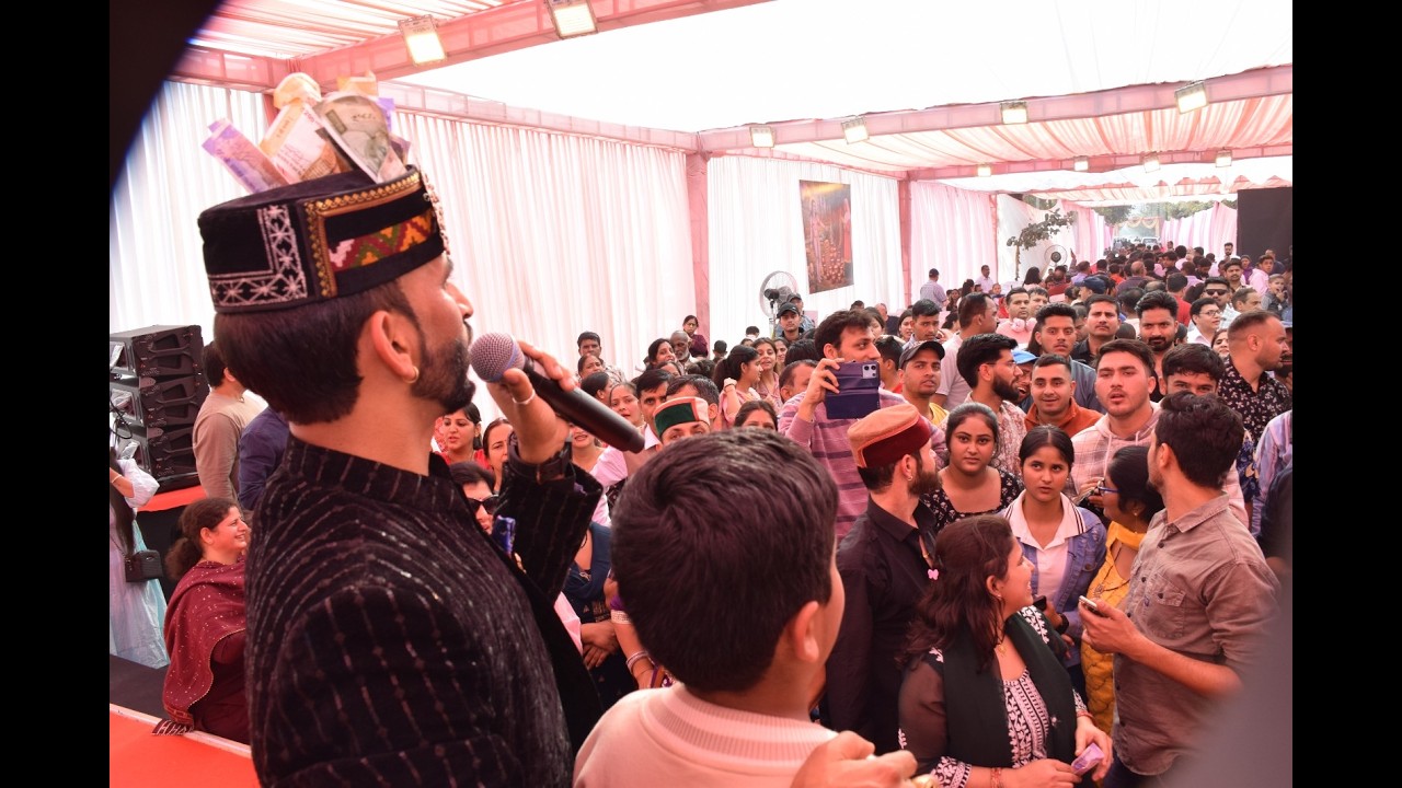 भजन गायक ईशांत भारद्वाज की आवाज के जादू में खो गए बाबा भक्त