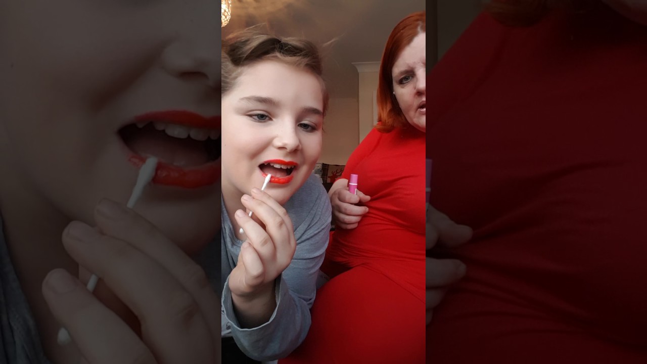 SSBBW DEMONSTRATING NEW PEEL LIPSTICK