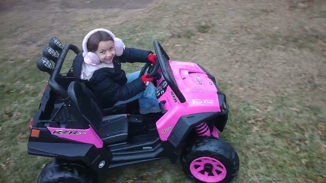 JACKIE DRIVING HER NEW JEEP | JACKIE LEARNS HOW TO DRIVE | CHECK OUT MY NEW BARBIE JEEP | BARBIE